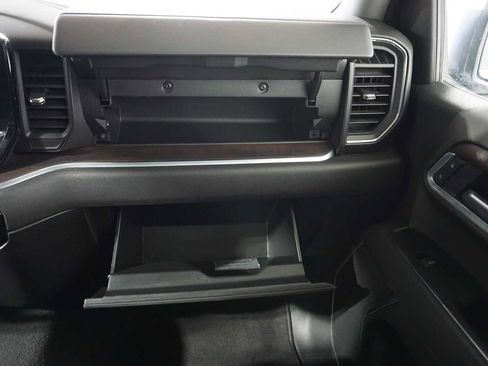 Certified 2025 GMC Sierra 1500 SLT image 18