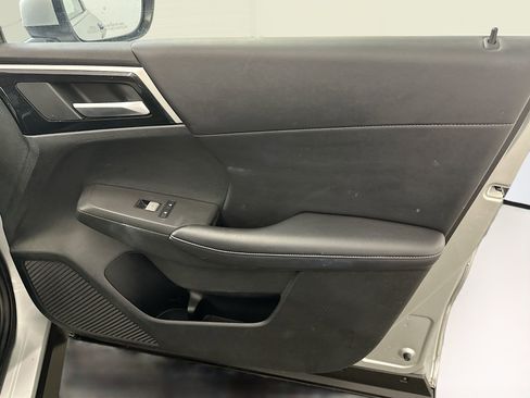 Used 2024 Mitsubishi Outlander SE image 35