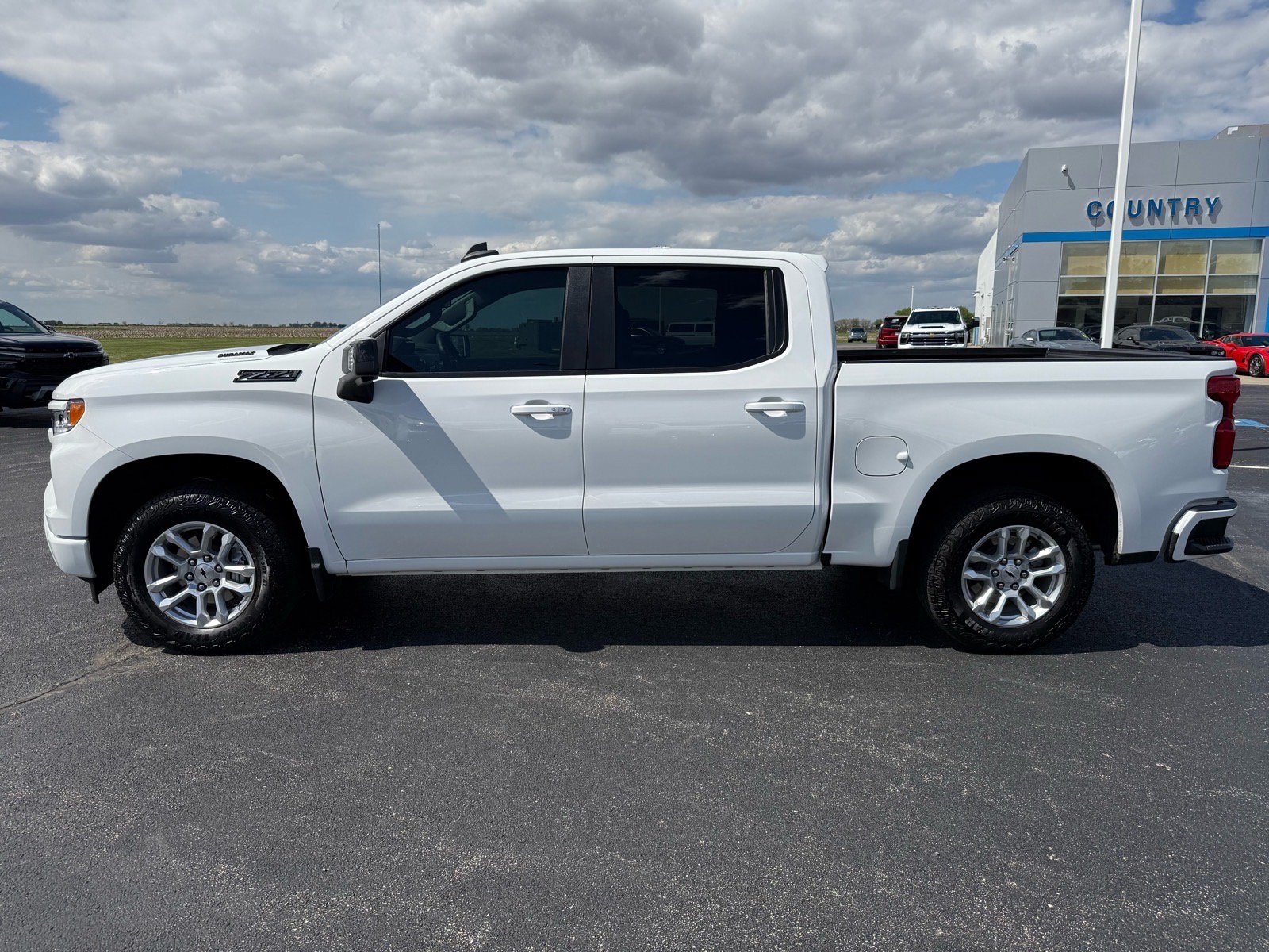Used 2025 Chevrolet Silverado 1500 RST AWD/4WD image 2