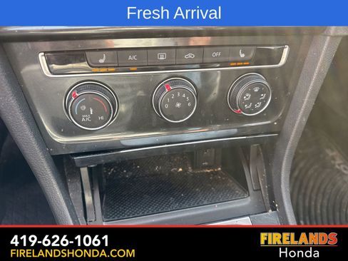 Used 2019 Volkswagen Golf SE w/ Driver Assistance Package image 19