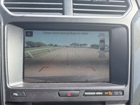 Used 2018 Ford Explorer XLT w/ Equipment Group 202A FWD image 10