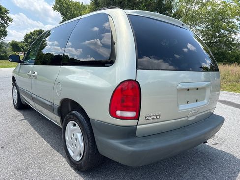 Used 2000 Dodge Caravan SE FWD image 3