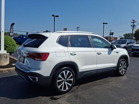 Certified 2023 Volkswagen Taos SE w/ Panoramic Sunroof Package AWD/4WD image 6