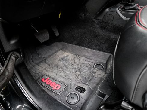 Used 2023 Jeep Wrangler Unlimited Rubicon AWD/4WD image 16