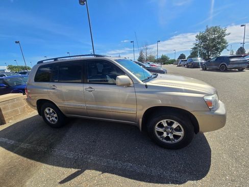 Used 2007 Toyota Highlander 4WD V6 w/ 3rd Row image 18