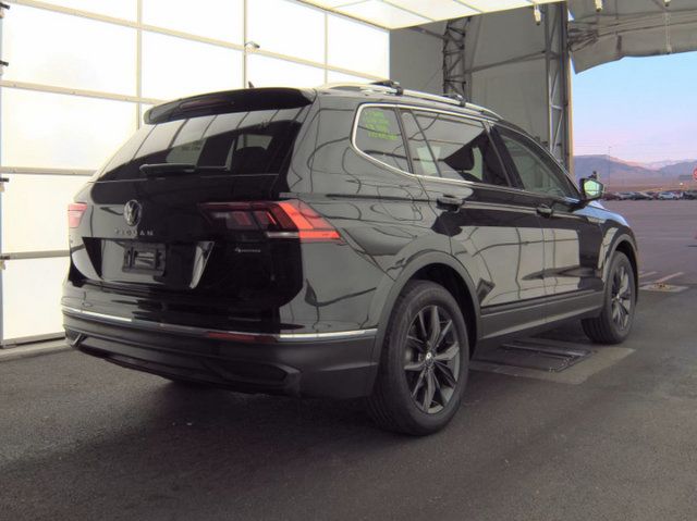 Used 2024 Volkswagen Tiguan SE AWD/4WD image 2
