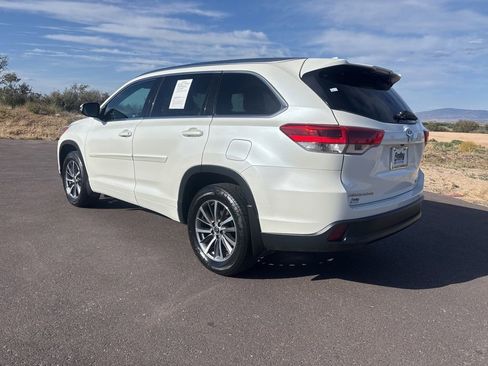 Used 2017 Toyota Highlander XLE w/ Carpet Mat Package AWD/4WD image 7