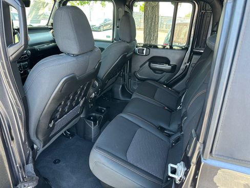 Used 2023 Jeep Gladiator Mojave AWD/4WD image 25