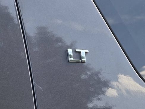Used 2011 Chevrolet Suburban LT RWD image 33