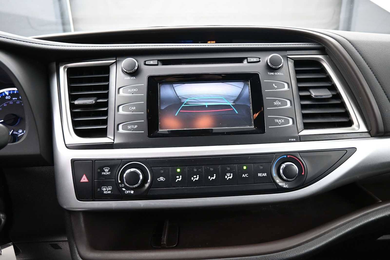Used 2019 Toyota Highlander LE AWD/4WD image 8