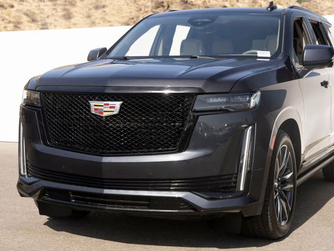 Used 2023 Cadillac Escalade Sport Platinum AWD/4WD image 6