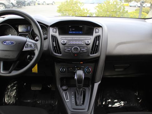 Used 2018 Ford Focus SE FWD image 20