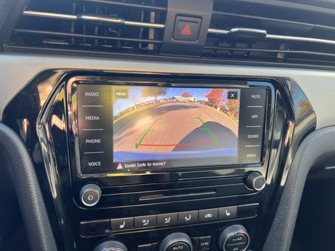 Used 2020 Volkswagen Passat 2.0T SE image 23