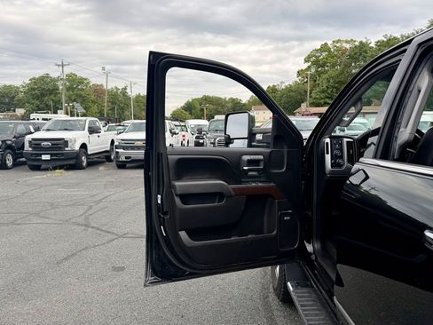 Used 2017 GMC Sierra 2500 SLT w/ Duramax Plus Package AWD/4WD image 13
