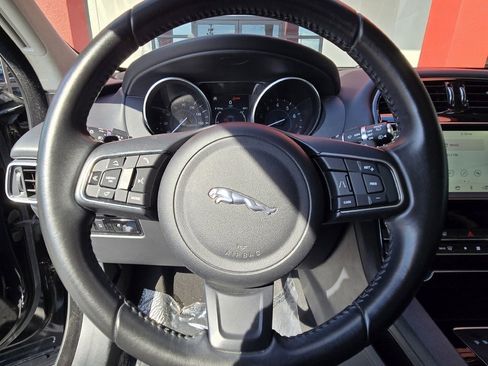 Used 2020 Jaguar F-PACE Premium image 20