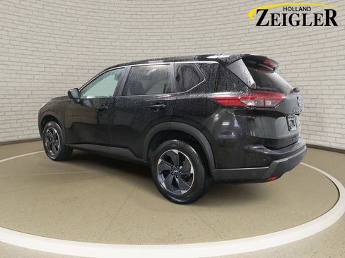 Used 2025 Nissan Rogue SV image 7