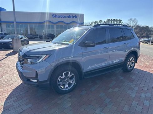 Used 2023 Honda Passport TrailSport image 3