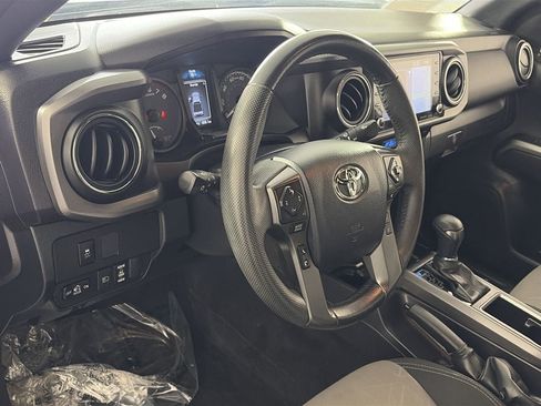 Used 2023 Toyota Tacoma TRD Off-Road w/ Technology Package AWD/4WD image 11