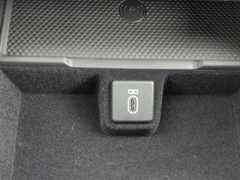 New 2026 Land Rover Range Rover Long Wheelbase Autobiography image 32