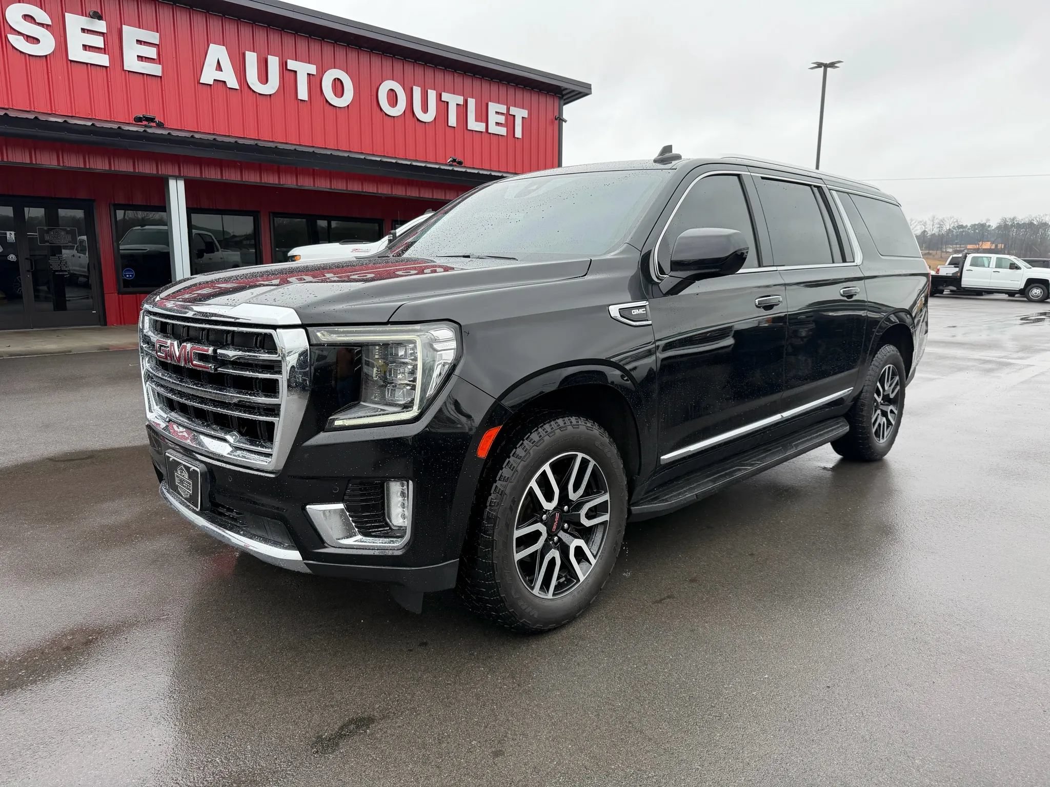 Used 2021 GMC Yukon XL SLT AWD/4WD image 2