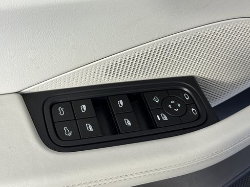 Certified 2025 Porsche Macan Electric RWD image 13