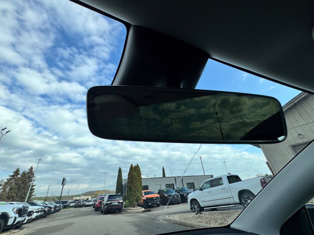 Used 2021 Tesla Model Y Long Range AWD/4WD image 24