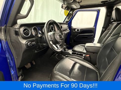 Used 2018 Jeep Wrangler Unlimited Sahara w/ Cold Weather Group AWD/4WD image 10