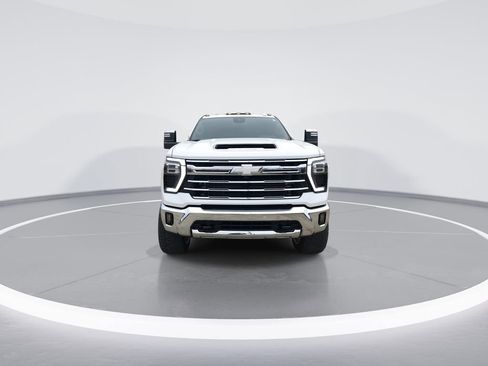 Used 2024 Chevrolet Silverado 2500 LTZ w/ LTZ Convenience Package AWD/4WD image 3