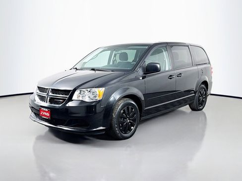 Used 2017 Dodge Grand Caravan SE FWD image 1