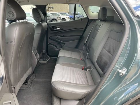 Used 2025 Chevrolet Trax LT FWD image 8