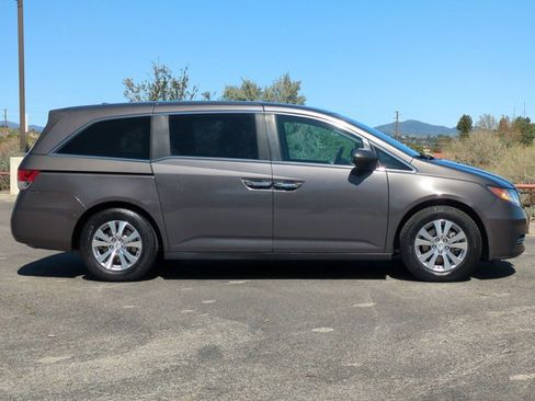 Used 2016 Honda Odyssey SE image 4