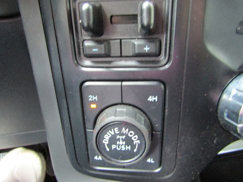 Certified 2024 Ford F150 Lariat image 31