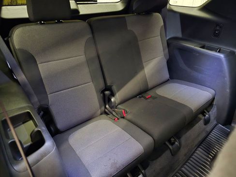 Used 2023 Chevrolet Traverse LT FWD image 34
