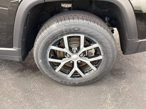 Used 2024 Jeep Grand Cherokee L Limited w/ Luxury Tech Group II image 39