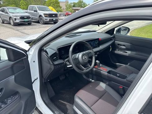New 2026 Nissan Kicks SR AWD/4WD image 48