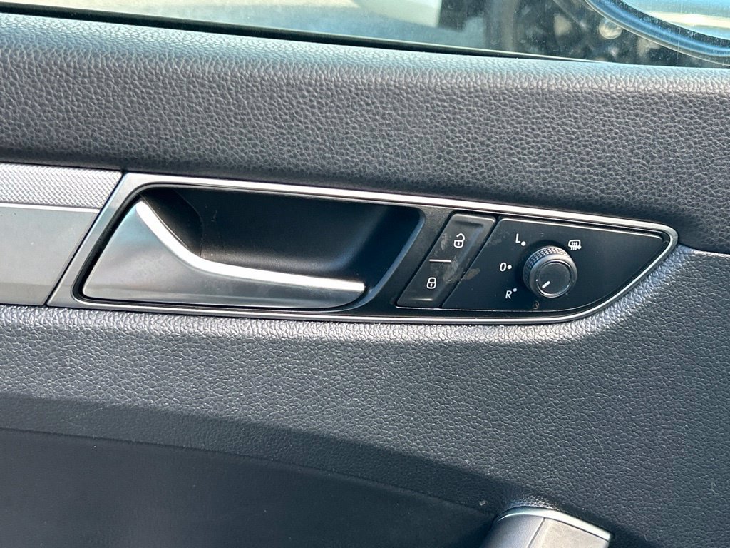 Used 2019 Volkswagen Passat 2.0T Wolfsburg w/ Wheels & Sunroof Package FWD image 15