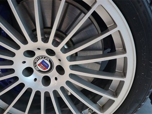 Certified 2022 BMW ALPINA B7 xDrive w/ Luxury Rear Seating Package image 15