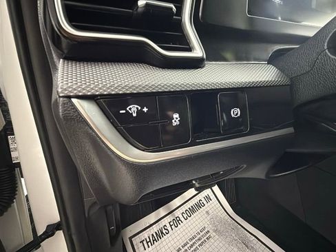 Used 2024 Kia Sportage LX image 27