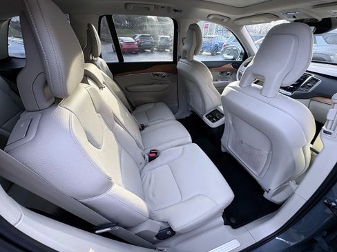 Used 2021 Volvo XC90 T6 Momentum image 19