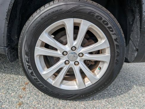 Used 2015 Jeep Cherokee Sport image 3