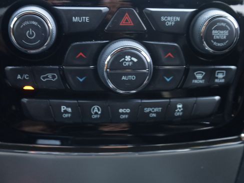 Used 2019 Jeep Grand Cherokee Altitude AWD/4WD image 8