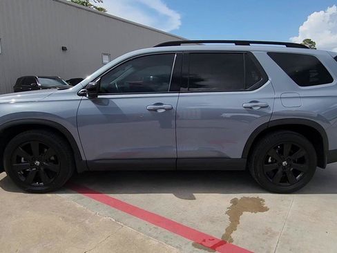 Used 2025 Honda Pilot Black Edition image 5