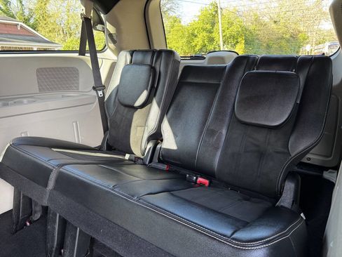 Used 2020 Dodge Grand Caravan SXT image 15