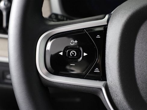 Certified 2025 Volvo XC90 B6 Ultra image 10