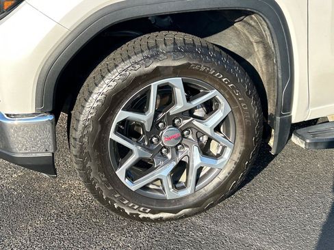 Used 2024 GMC Sierra 1500 SLT w/ SLT Premium Plus Package AWD/4WD image 11