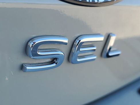 Used 2025 Volkswagen Tiguan SEL R-Line image 7