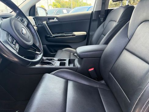 Used 2019 Kia Sportage EX FWD image 12