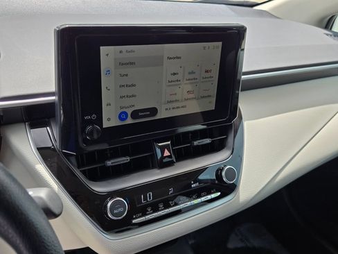 Used 2025 Toyota Corolla LE FWD image 22