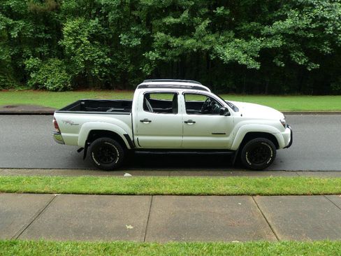 Used 2010 Toyota Tacoma PreRunner RWD image 26