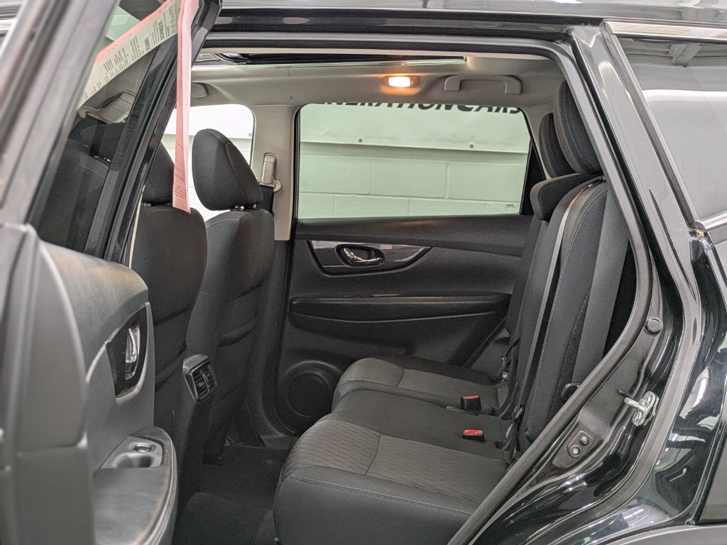 Used 2018 Nissan Rogue SV AWD/4WD image 24